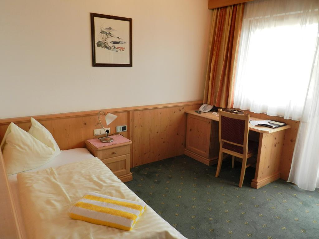 Hotel Hubertus Mit Erlebnislandgasthof Reitherwirt Kitzbühel Oda fotoğraf