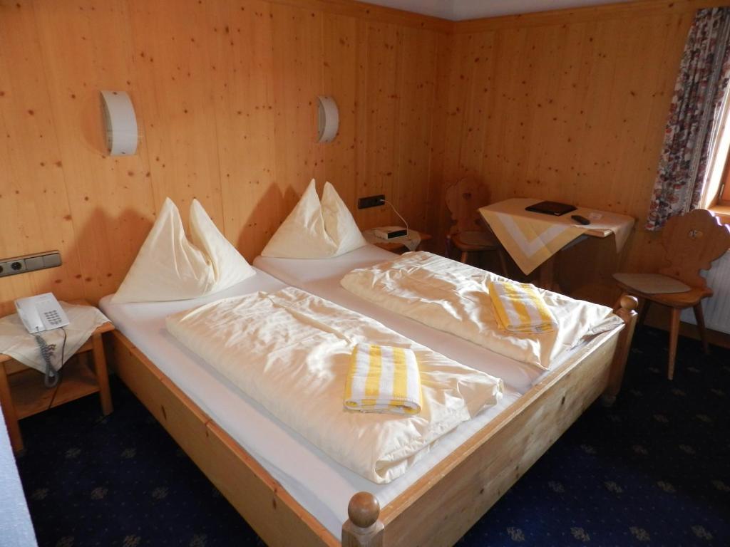 Hotel Hubertus Mit Erlebnislandgasthof Reitherwirt Kitzbühel Oda fotoğraf